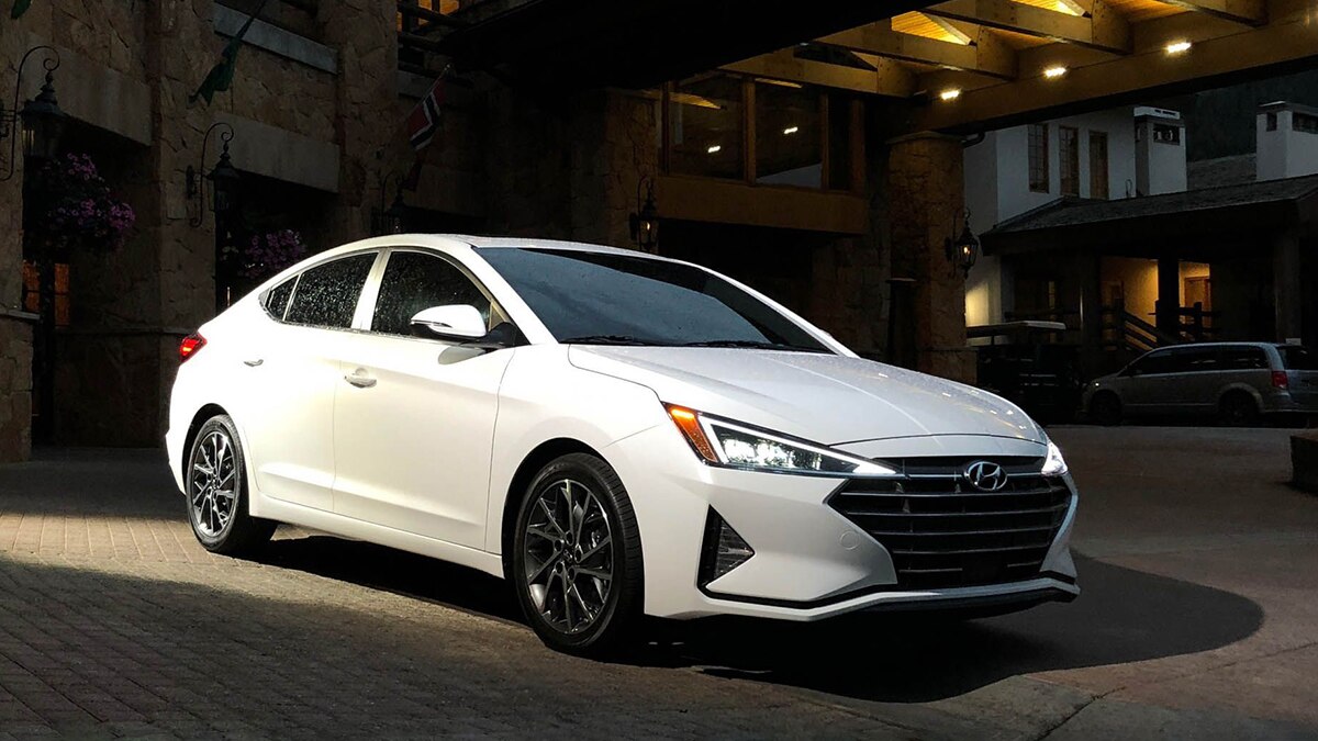 2019 Hyundai Elantra SE front right in white